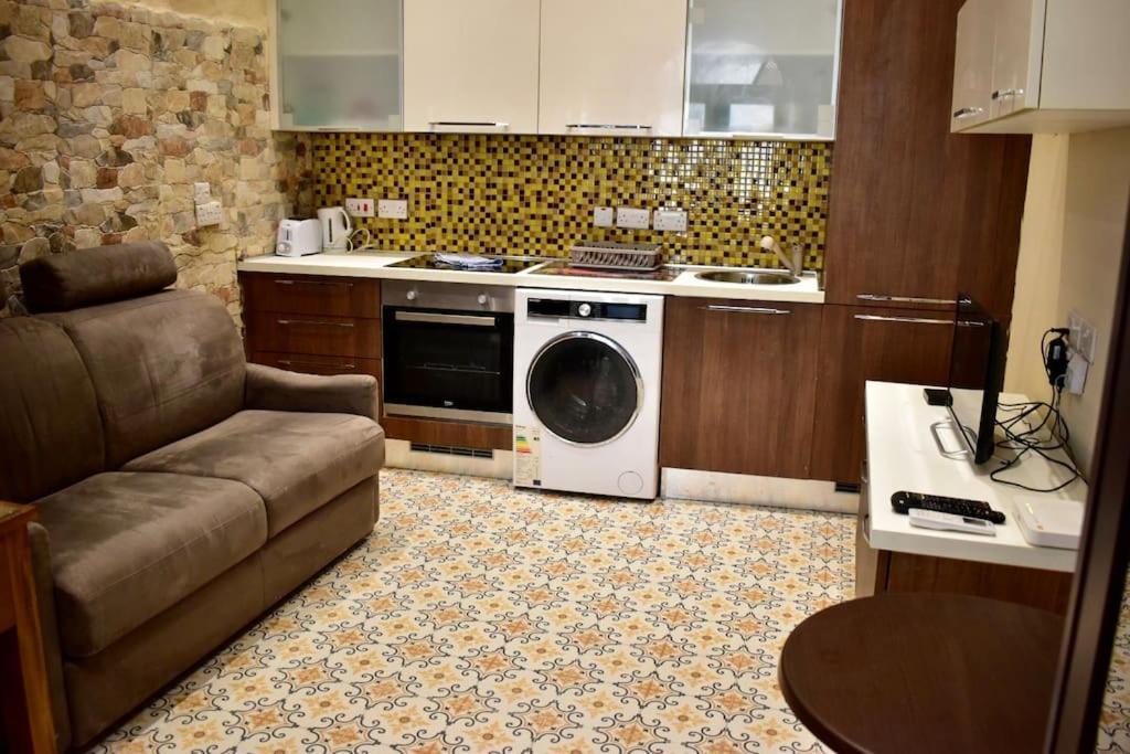 City Centre Pied-A-Terre Near Food Market And Walking Distance To Bus Terminus Valletta Buitenkant foto